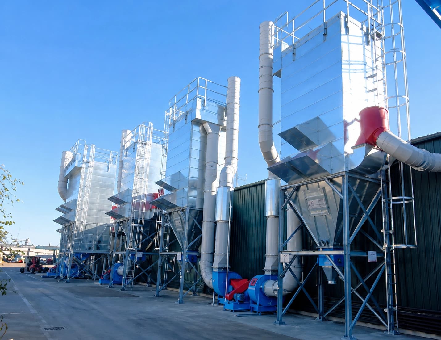 Row of BETH modular bag filter units installed along a production hall
